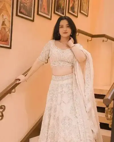 Escort Bayana